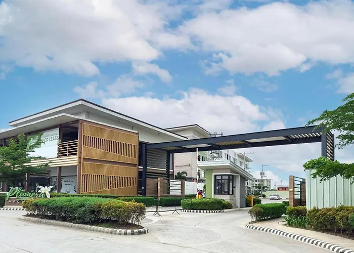 Near Mactan Airport, Pool, Fast Wifi, Netflix & Apartment