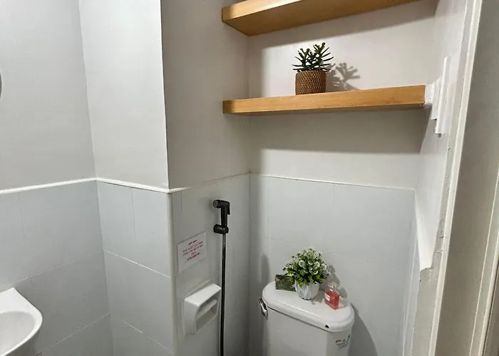 Near Mactan Airport, Pool, Fast Wifi, Netflix & Apartment *