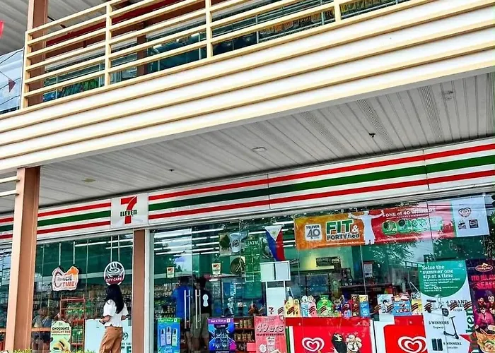 Near Mactan Airport, Pool, Fast Wifi, Netflix & Apartment *